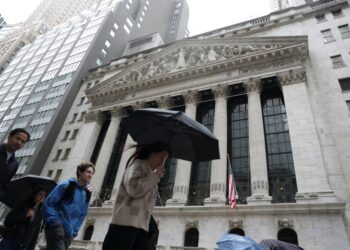 XRP Price Prediction 2025: What Analysts Are Saying